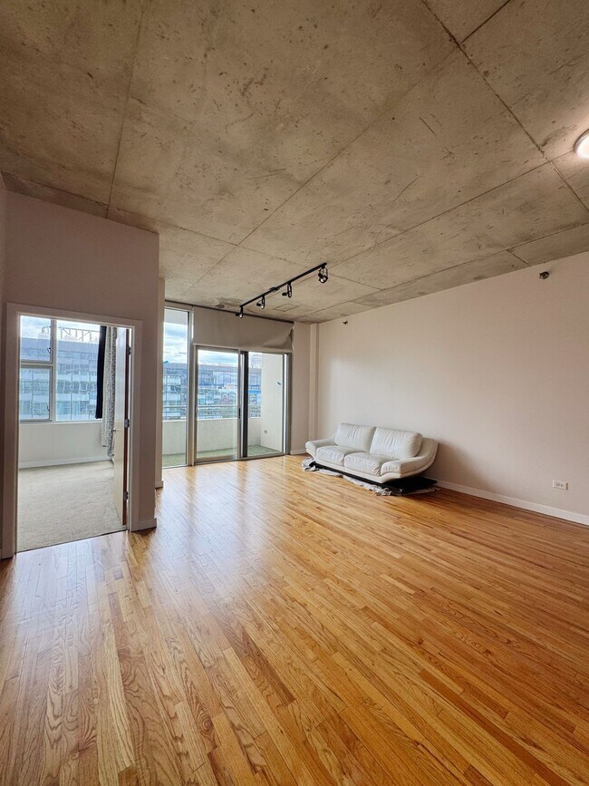 Building Photo - 1720 S Michigan Ave