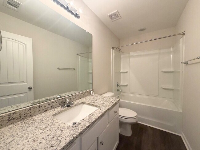 Building Photo - Four Bedroom Home in Heritage New Riverside!