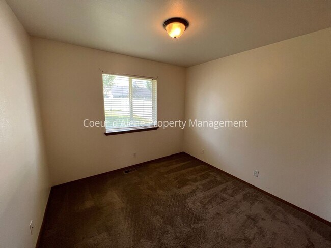 Building Photo - 3 bed house in Fieldstone!