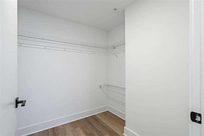 Building Photo - 346 Peters St SW