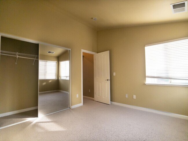 Building Photo - 15 Parkridge Cir