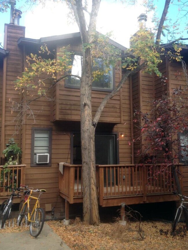 Building Photo - Hidden Gem in Downtown Boulder! 3 Bed 2 Bath Condo Available