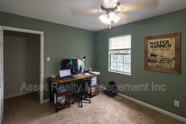 Building Photo - 9009 Tall Timber Dr