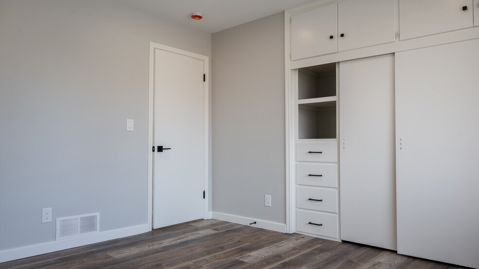 Building Photo - 920 9th St