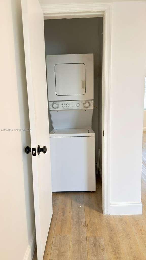 Building Photo - 1980 Biarritz Dr