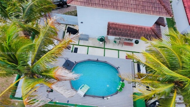 Building Photo - 16950 SW 93rd Ave