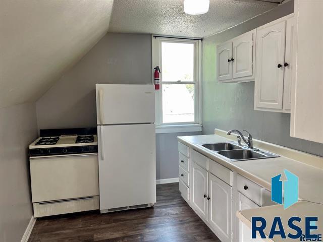 Building Photo - 425 S Prairie Ave