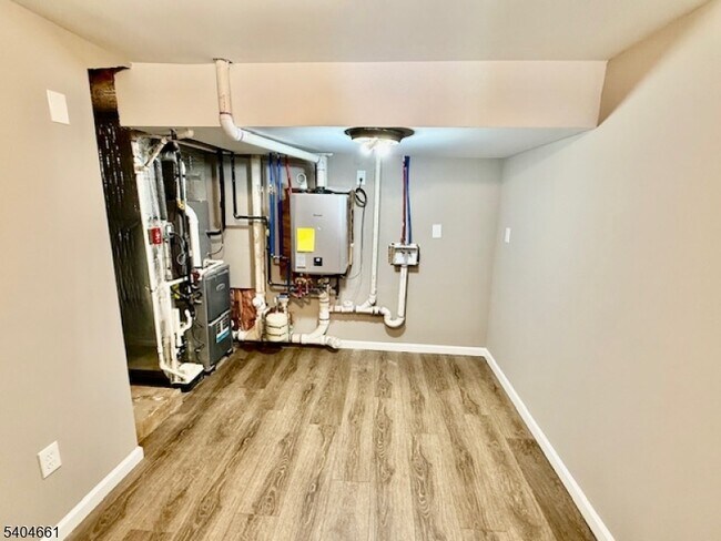 Building Photo - 264 Girard Ave