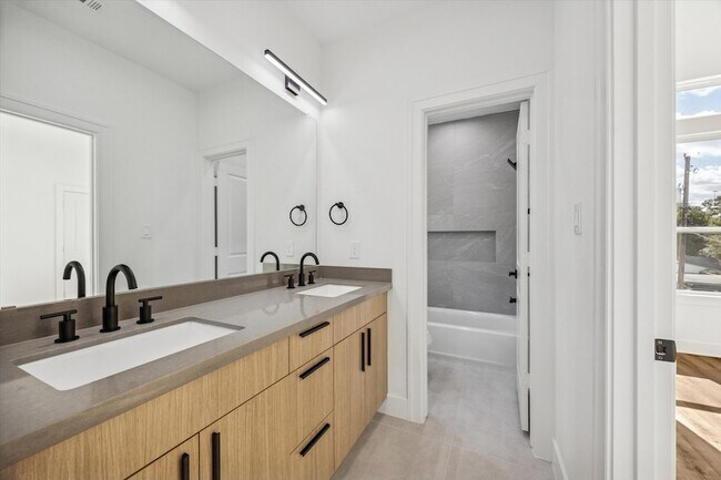 Building Photo - 3719 Lydia St