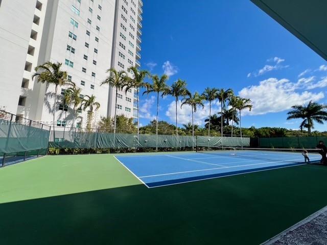 Building Photo - 14951 Royal Oaks Ln