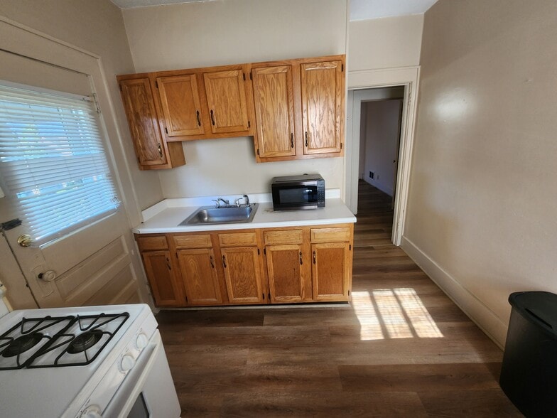 Kitchen - 701 Grant Ave