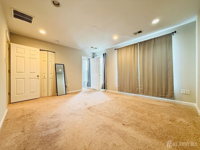 Building Photo - 47 Peppermint Dr