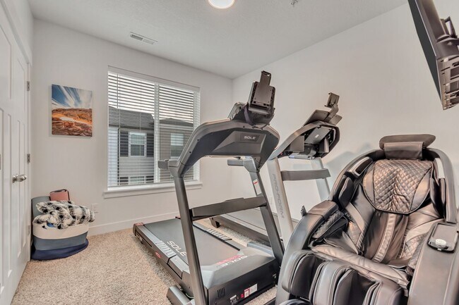 Building Photo - FREE FIRST MONTH'S RENT-Condominium in Prime Riverton Location