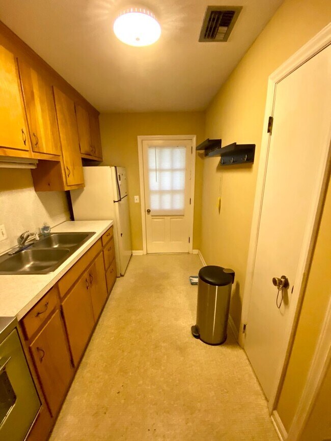 Building Photo - 106 Strode Cir