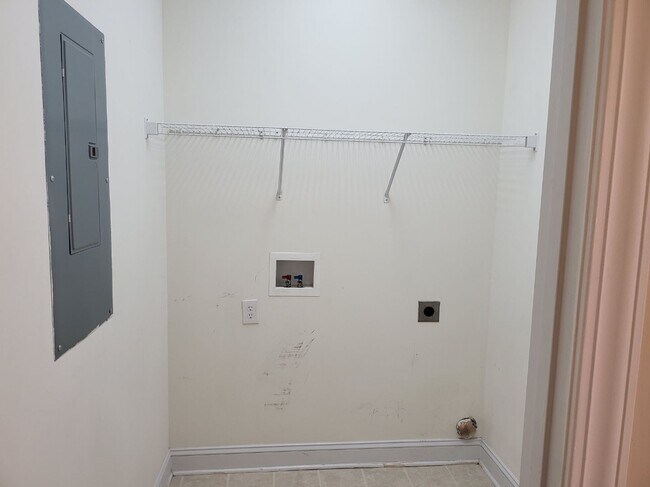 Building Photo - 119 Fountain Pointe Ln