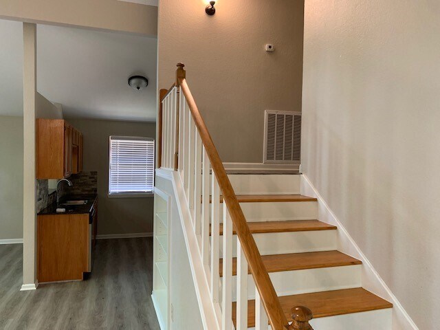 Building Photo - 422 Nursery Rd