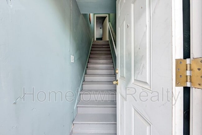 Building Photo - 2200 N St Luke Ave