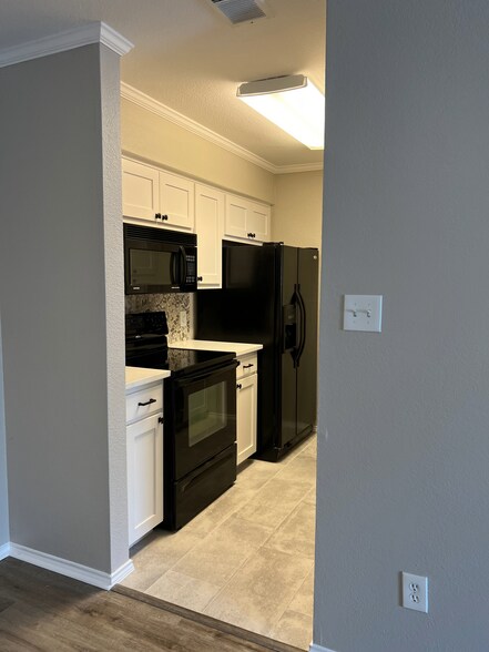 Kitchen - 3201 Donnelly Cir