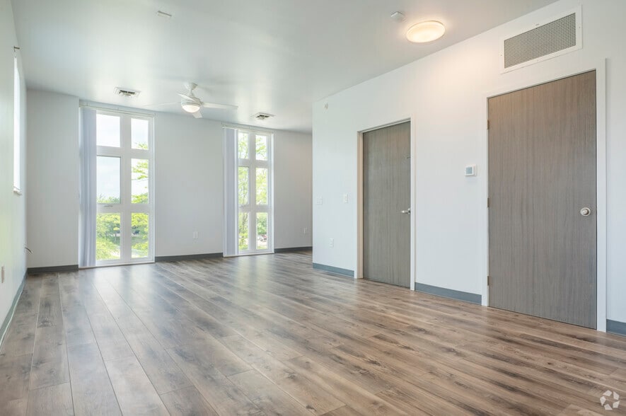 3BR, 2BA - 1,250SF - Living Room - Amphora Apartments