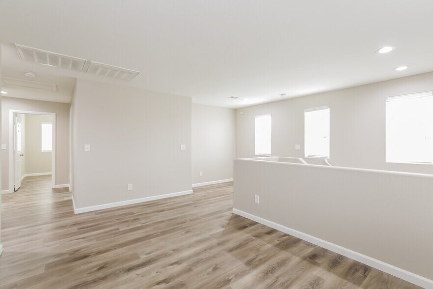 Building Photo - 7194 Temecula Valley Ave