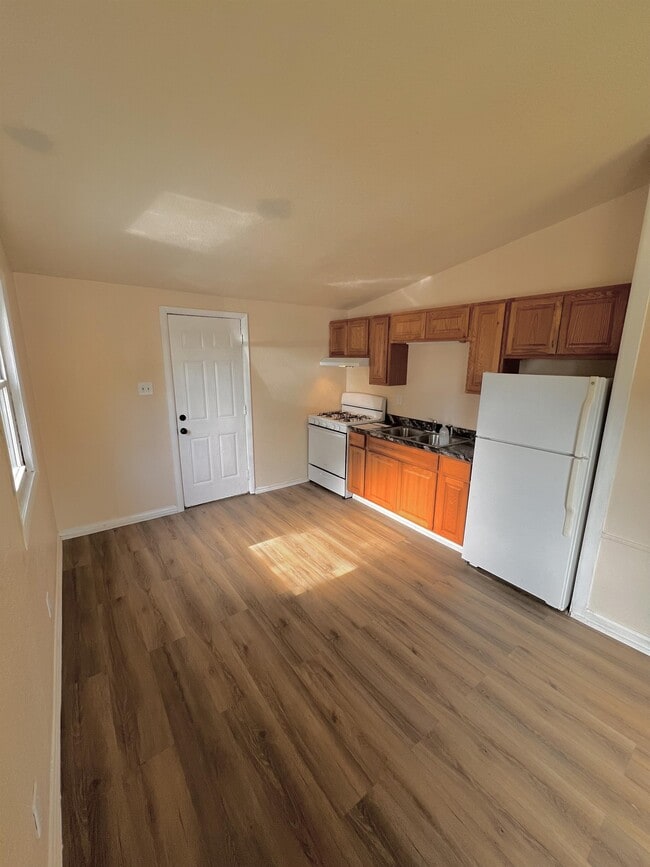 Building Photo - 214 W Worley St