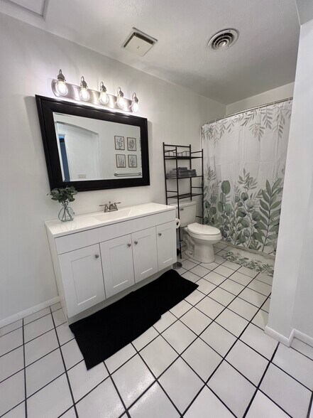 Building Photo - 8330 Honolulu Dr