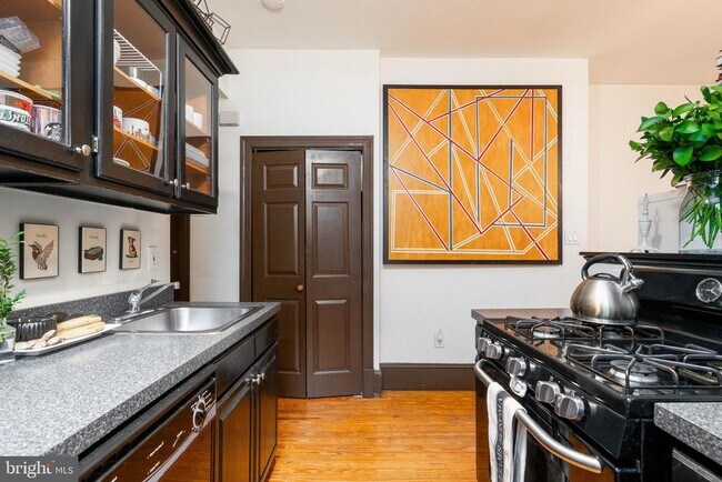 Building Photo - 239 Race St