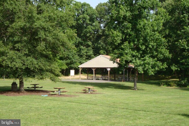 Building Photo - 10605 Holleybrooke Dr