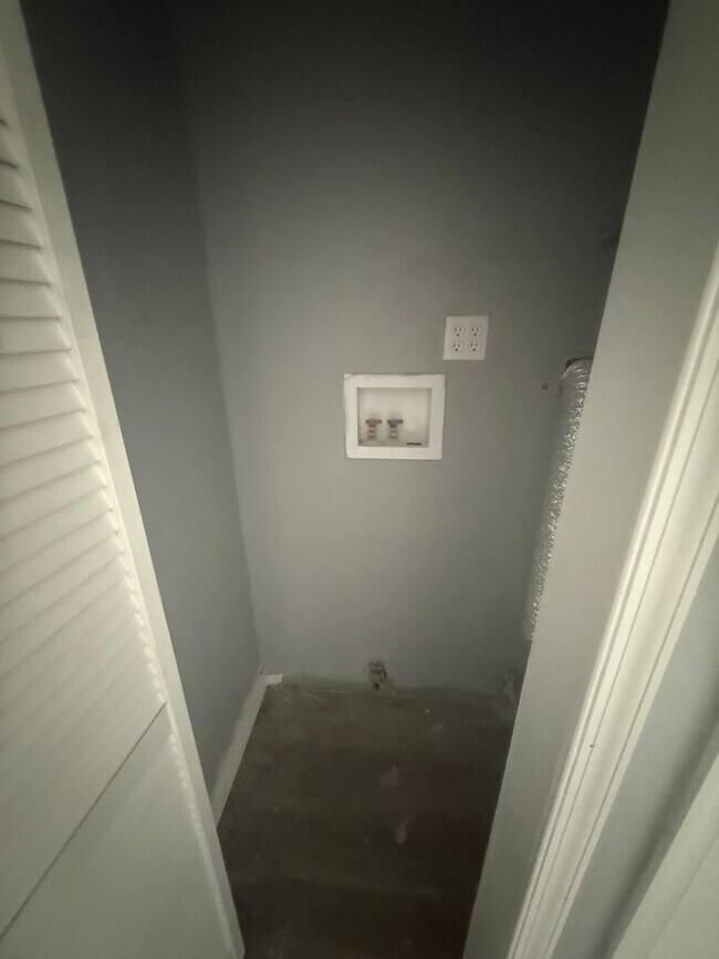 Building Photo - 171-173  Dundaff Street