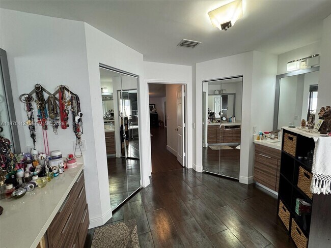 Building Photo - 10973 NW 53rd Ln