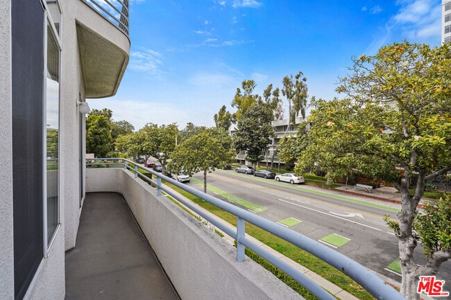 Building Photo - 1325 Arizona Ave