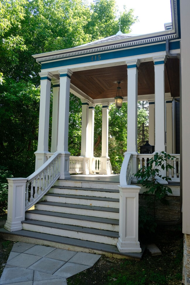 Building Photo - 415 Summit Ave