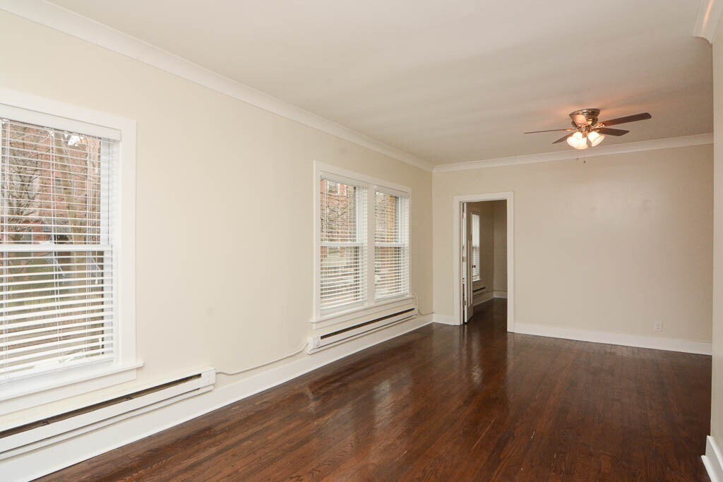 Building Photo - 727 W Roscoe St