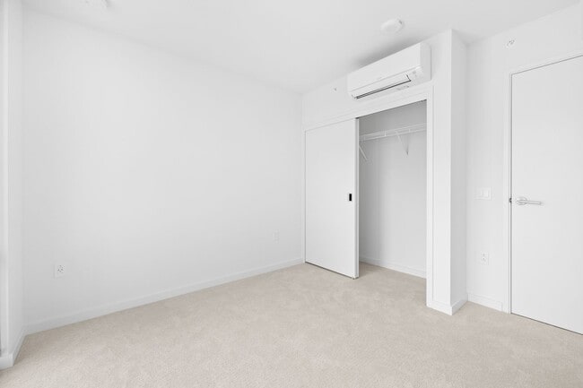 Building Photo - 2319