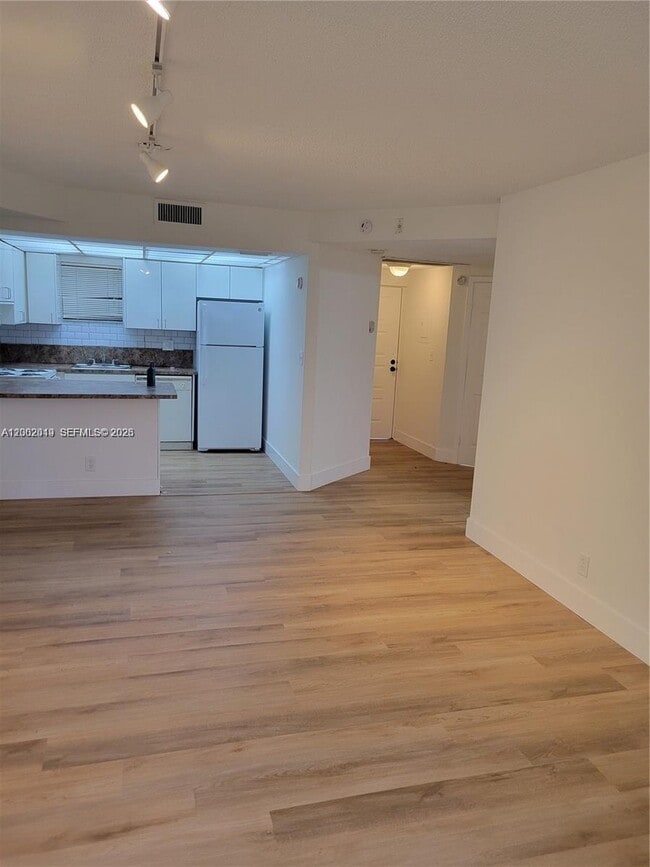 Building Photo - 8290 Lake Dr