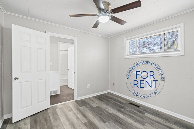 Building Photo - 2429 Lincoln Manor Dr