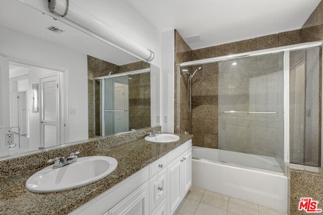 Building Photo - 3750 Santa Rosalia Dr