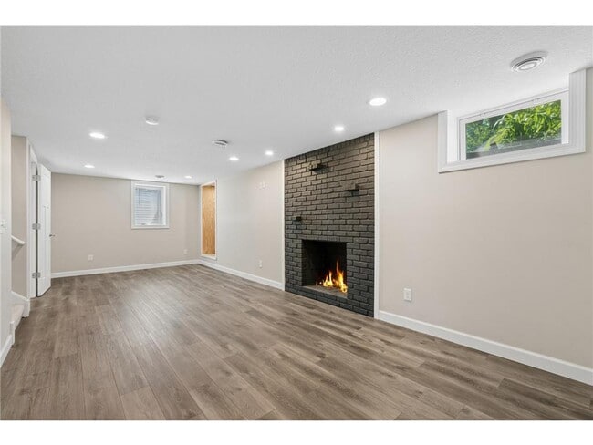 Building Photo - 3100 W 55th St