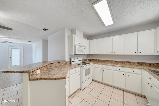 Building Photo - 3127 Douglas Rd