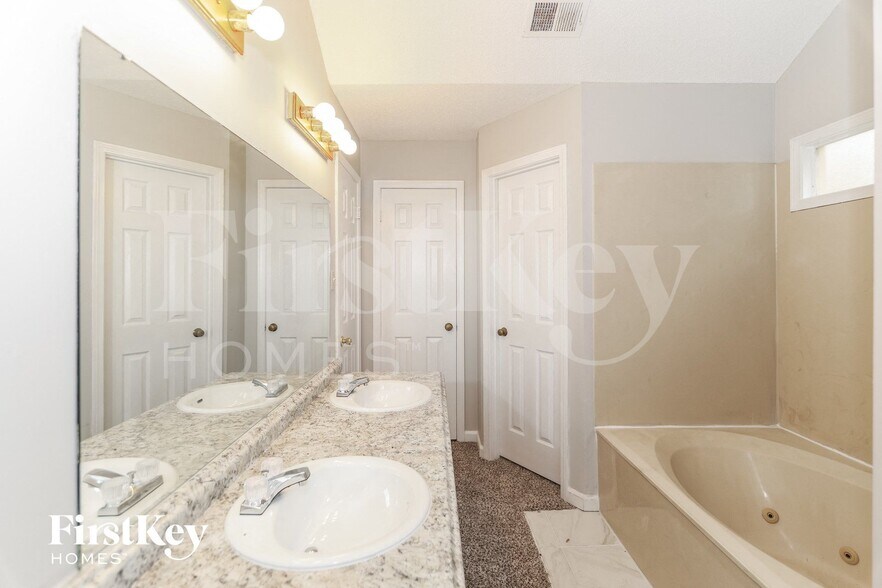 Building Photo - 3083 Dumbeath Rd