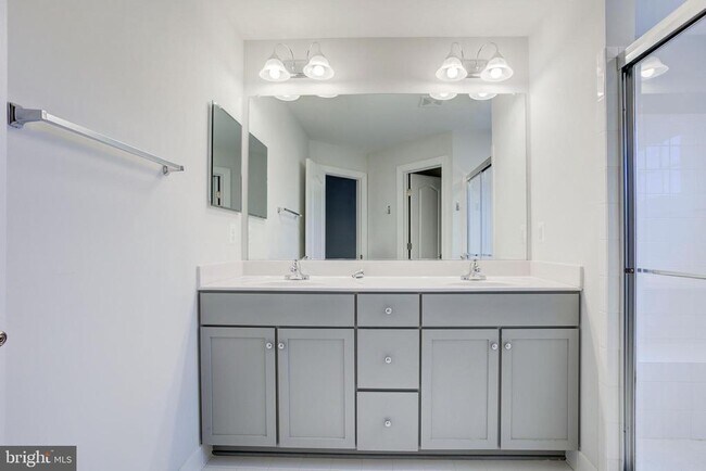 Building Photo - 15392 Ballerina Lp