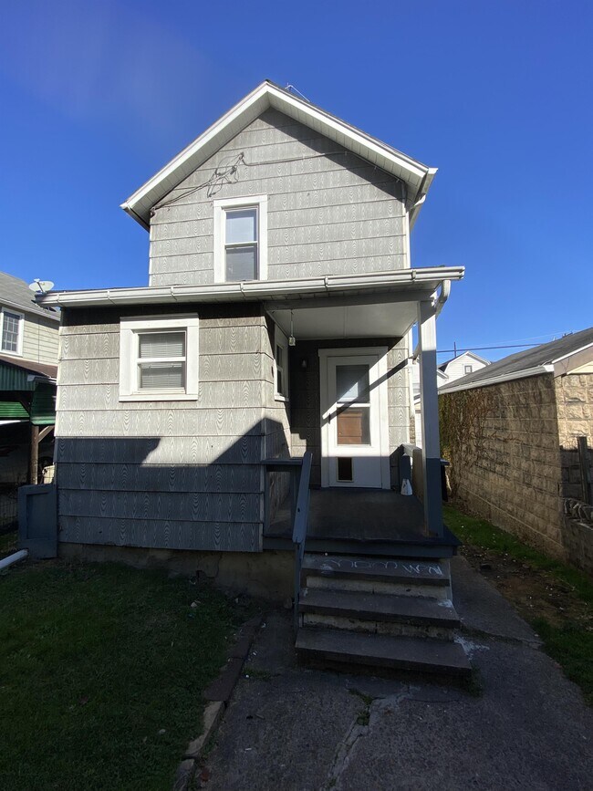 Building Photo - 908 Fallowfield Ave