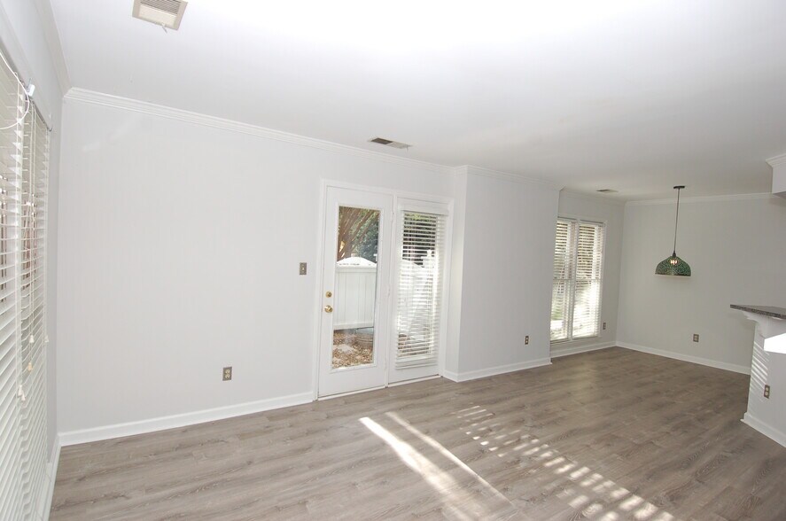 Building Photo - 1450 Barton Place Dr