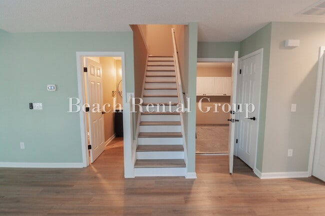 Building Photo - End Unit Townhome in Carolina Forest
