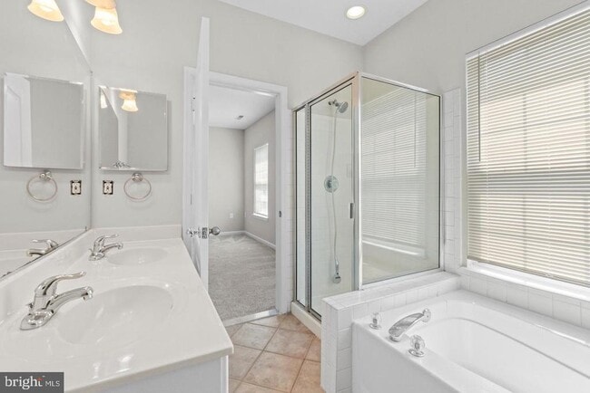 Building Photo - 519 Ensemble Ct