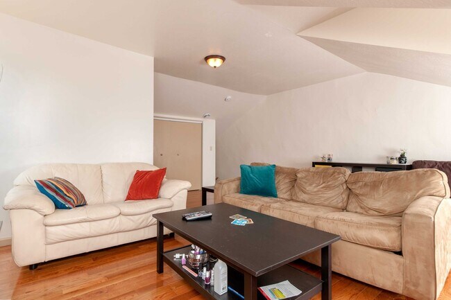 Building Photo - 124 S 12th St