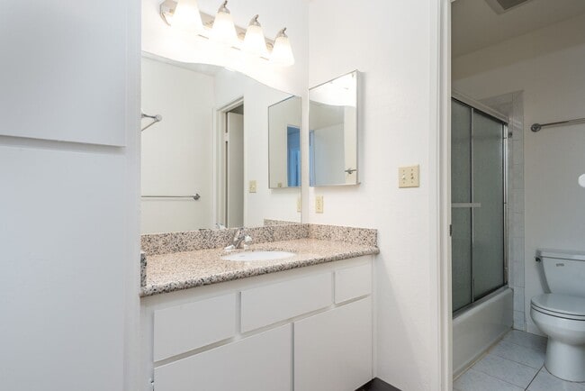 Building Photo - Harborside Waterfront 4 Bed/2.5 Bath Townhouse in Foster City