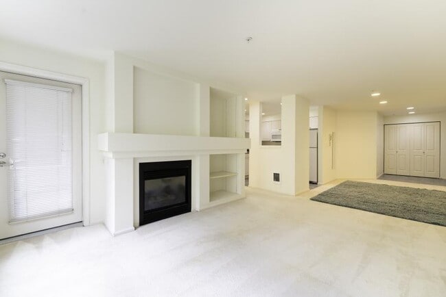 Building Photo - 2 bedroom in Seattle WA 98105