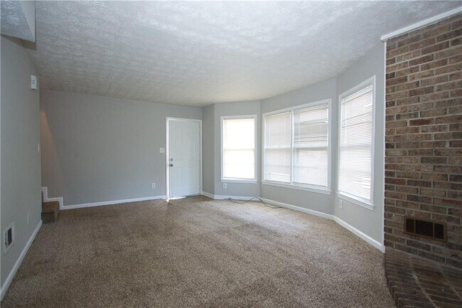 Building Photo - 2139 Golfview Dr SE