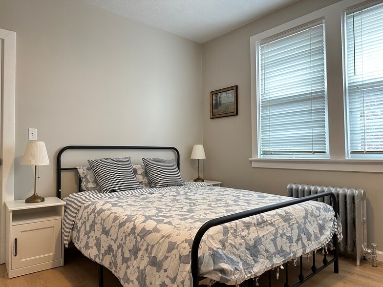 Building Photo - 5640 Beacon St